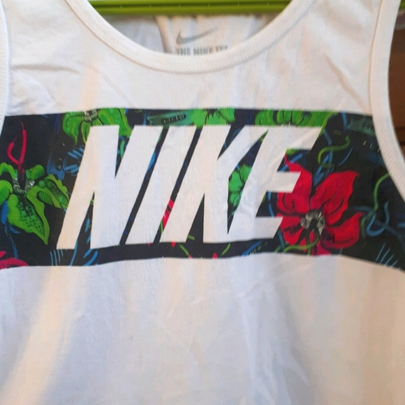 The Nike Tee Nike white floral tank top - Picture 2 of 5